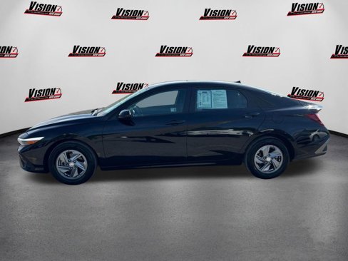 Certified 2024 Hyundai Elantra SE image 8