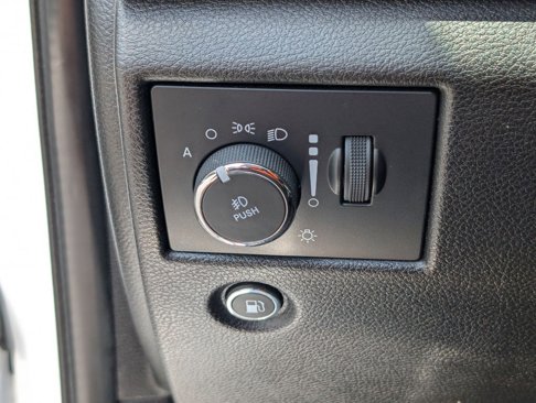 Used 2022 Jeep Grand Cherokee Limited image 19