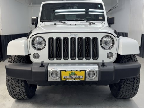 Used 2018 Jeep Wrangler Unlimited Sahara image 2