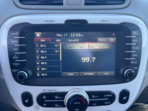 Used 2016 Kia Soul EV image 7