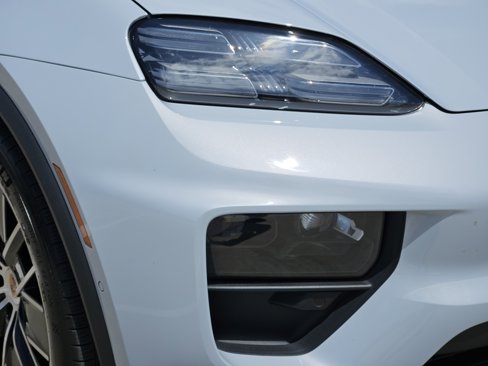 Certified 2024 Porsche Macan 4 Electric image 14
