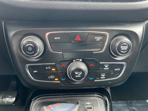 Used 2021 Jeep Compass Latitude image 22