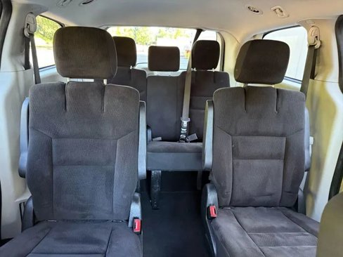 Used 2018 Dodge Grand Caravan SE w/ UConnect Hands-Free Group image 6