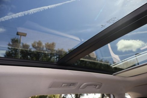 Used 2019 Volkswagen Tiguan SE w/ Panoramic Sunroof Package image 25