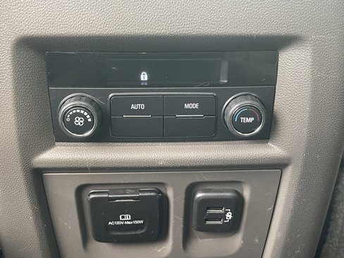 Used 2018 Chevrolet Traverse LT image 27