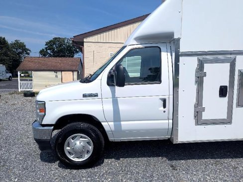 Used 2025 Ford E-350 and Econoline 350 Super Duty w/ Power Equipment Group image 2