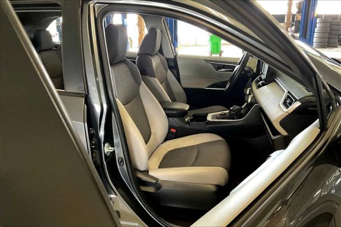 Used 2021 Toyota RAV4 XLE image 8