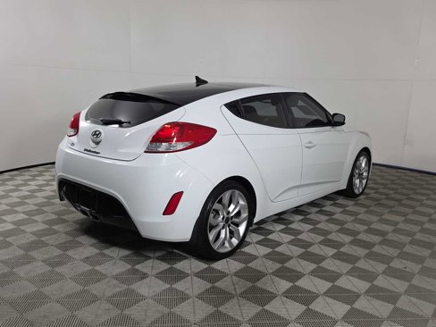 Used 2013 Hyundai Veloster w/ Style Pkg image 7