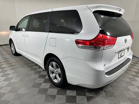 Used 2012 Toyota Sienna LE image 3
