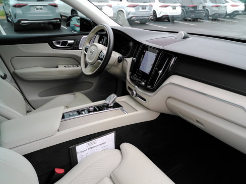 Used 2021 Volvo XC60 T8 Inscription w/ Advanced Package image 26