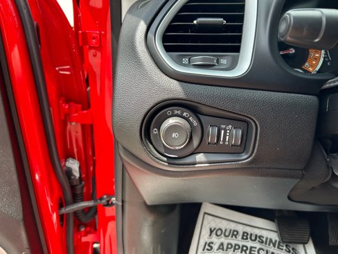 Used 2019 Jeep Renegade Latitude image 13