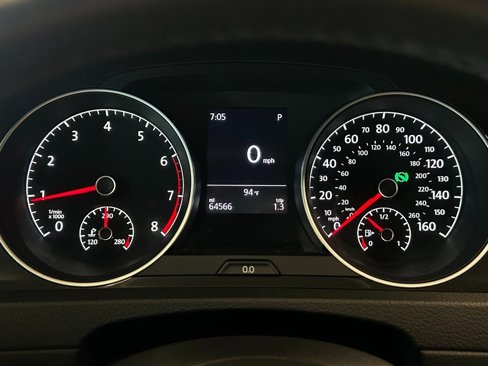 Used 2019 Volkswagen Golf S image 9