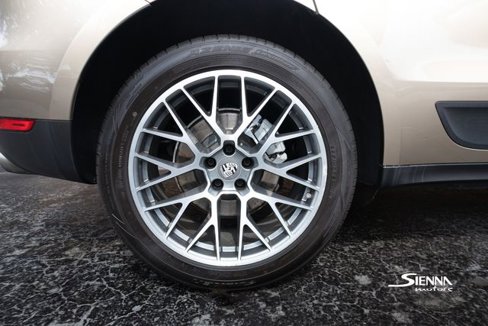 Used 2017 Porsche Macan S image 40