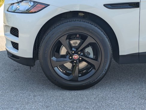 Used 2020 Jaguar F-PACE Premium image 34