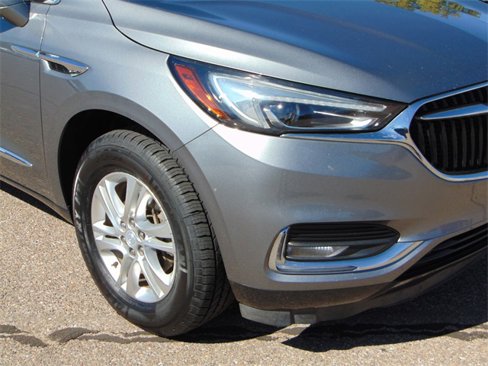Used 2019 Buick Enclave Essence image 2