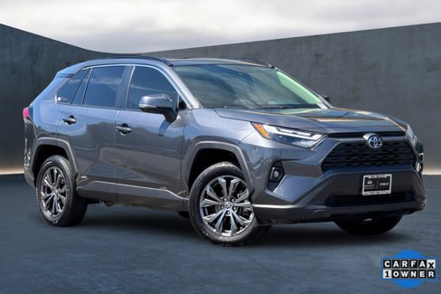 Used 2022 Toyota RAV4 XLE Premium image 2