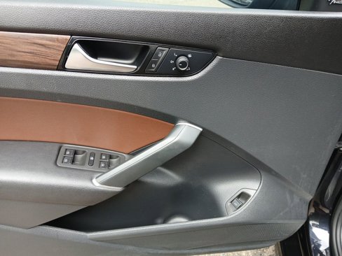Certified 2020 Volkswagen Passat 2.0T SEL image 12