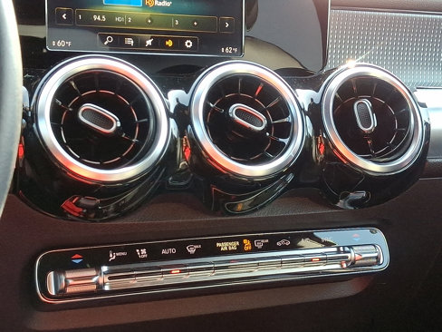 Used 2020 Mercedes-Benz GLB 250 4MATIC image 16