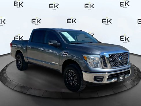 Used 2017 Nissan Titan SV image 1