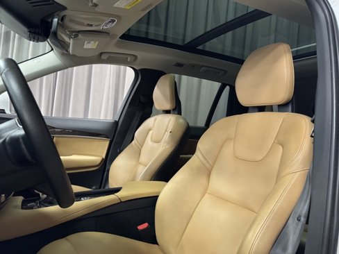 Used 2016 Volvo XC90 T6 Momentum w/ Momentum Plus Package image 31