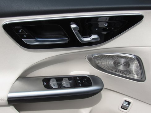 New 2025 Mercedes-Benz C 300 4MATIC Sedan image 13