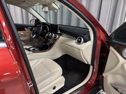 Used 2017 Mercedes-Benz GLC 300 4MATIC image 8