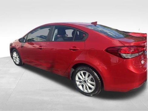 Used 2017 Kia Forte S image 3