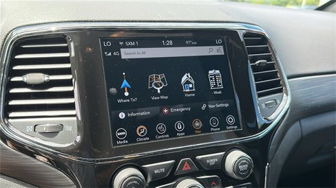 Used 2022 Jeep Grand Cherokee Laredo X image 16