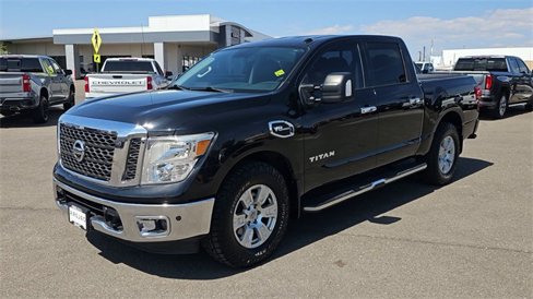 Used 2017 Nissan Titan SV image 4
