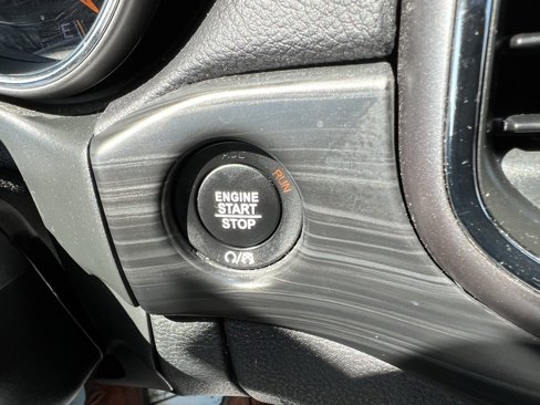 Used 2020 Jeep Grand Cherokee Laredo image 32