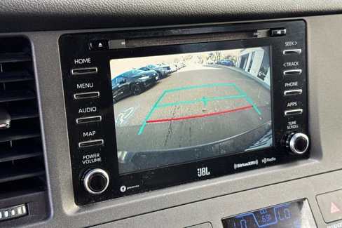 Used 2019 Toyota Sienna SE image 27