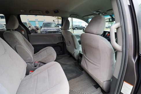 Used 2015 Toyota Sienna LE image 44