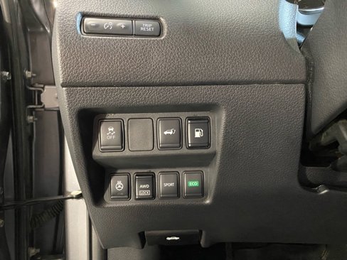 Used 2018 Nissan Rogue SV w/ Premium Package image 28
