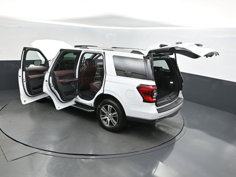 Used 2023 Ford Expedition Limited image 2