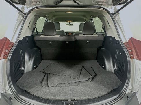 Used 2015 Toyota RAV4 LE image 12