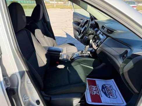 Used 2018 Nissan Rogue S image 21