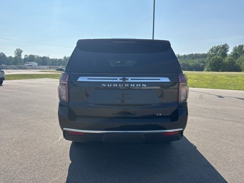 Used 2021 Chevrolet Suburban LT image 4