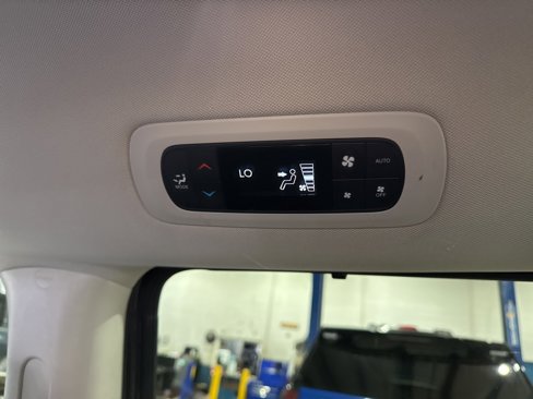 Used 2021 Chrysler Pacifica Touring w/ Cold Weather Group image 32