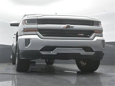 Used 2018 Chevrolet Silverado 1500 LT w/ Texas Edition image 18
