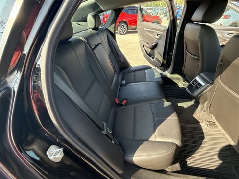 Used 2015 Chevrolet Impala LT w/ Convenience Package image 23