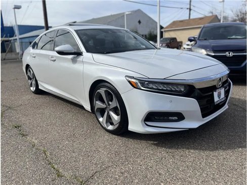 Used 2018 Honda Accord Touring image 3