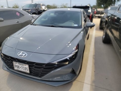 Used 2021 Hyundai Elantra SEL image 1