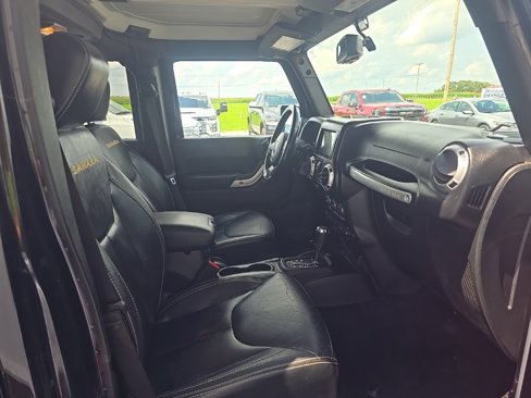 Used 2015 Jeep Wrangler Unlimited Sahara w/ Dual Top Group image 25