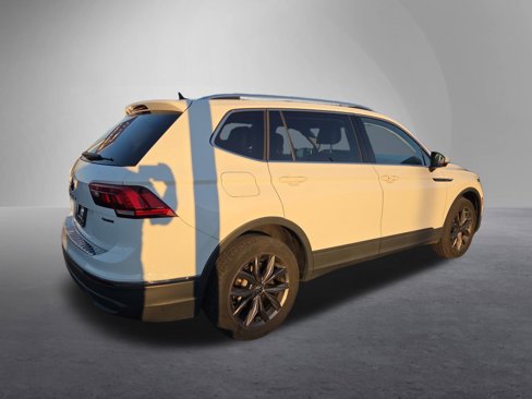 Used 2022 Volkswagen Tiguan SE image 3
