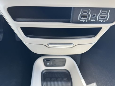 Used 2023 Chrysler Pacifica Touring-L image 22