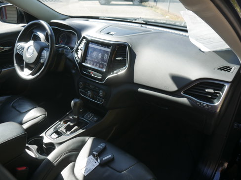 Used 2019 Jeep Cherokee Limited w/ Luxury Group image 30