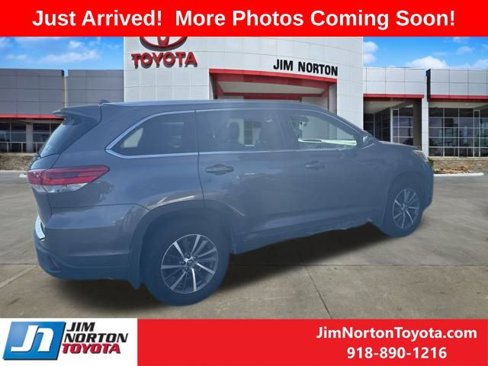 Used 2017 Toyota Highlander XLE image 5