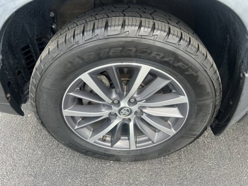Used 2018 Toyota Highlander XLE image 9