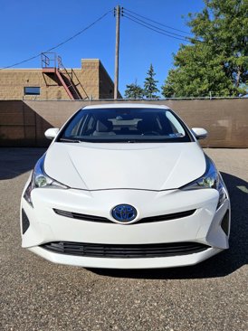 Used 2017 Toyota Prius Three image 5