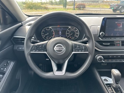 Used 2022 Nissan Altima 2.5 SV image 2